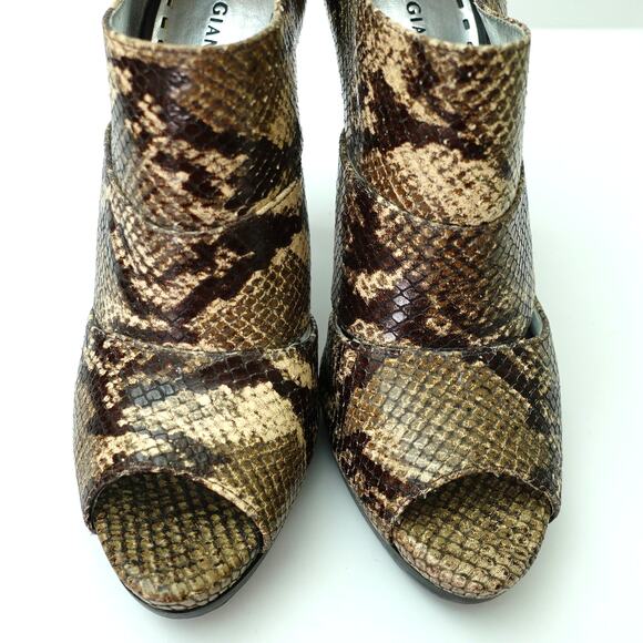 Gianni Bini Snake Animal Print Peep Toe Stiletto Heel Leather Booties Size 9 - Picture 2 of 7